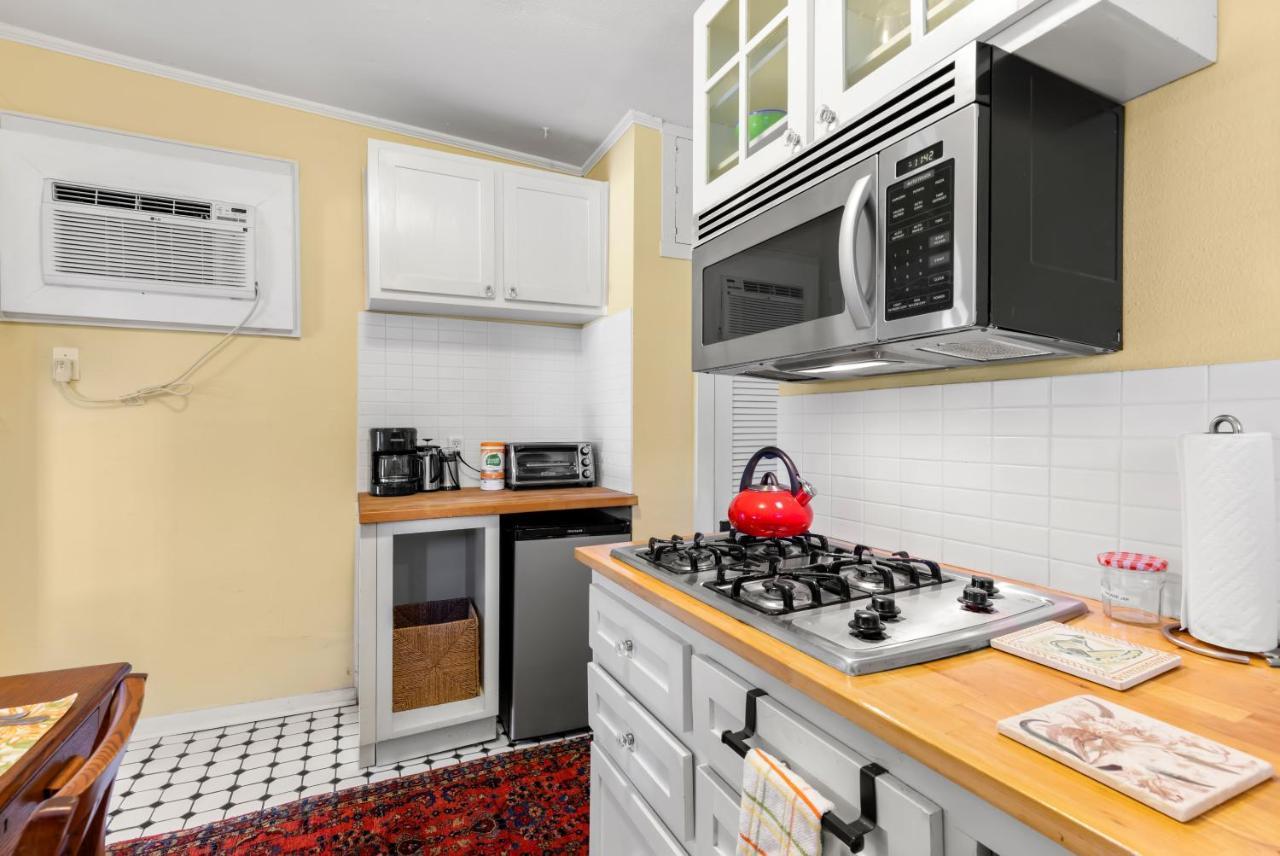 Charming 1923 Cottage At Erehwon Retreat Tampa Exterior foto