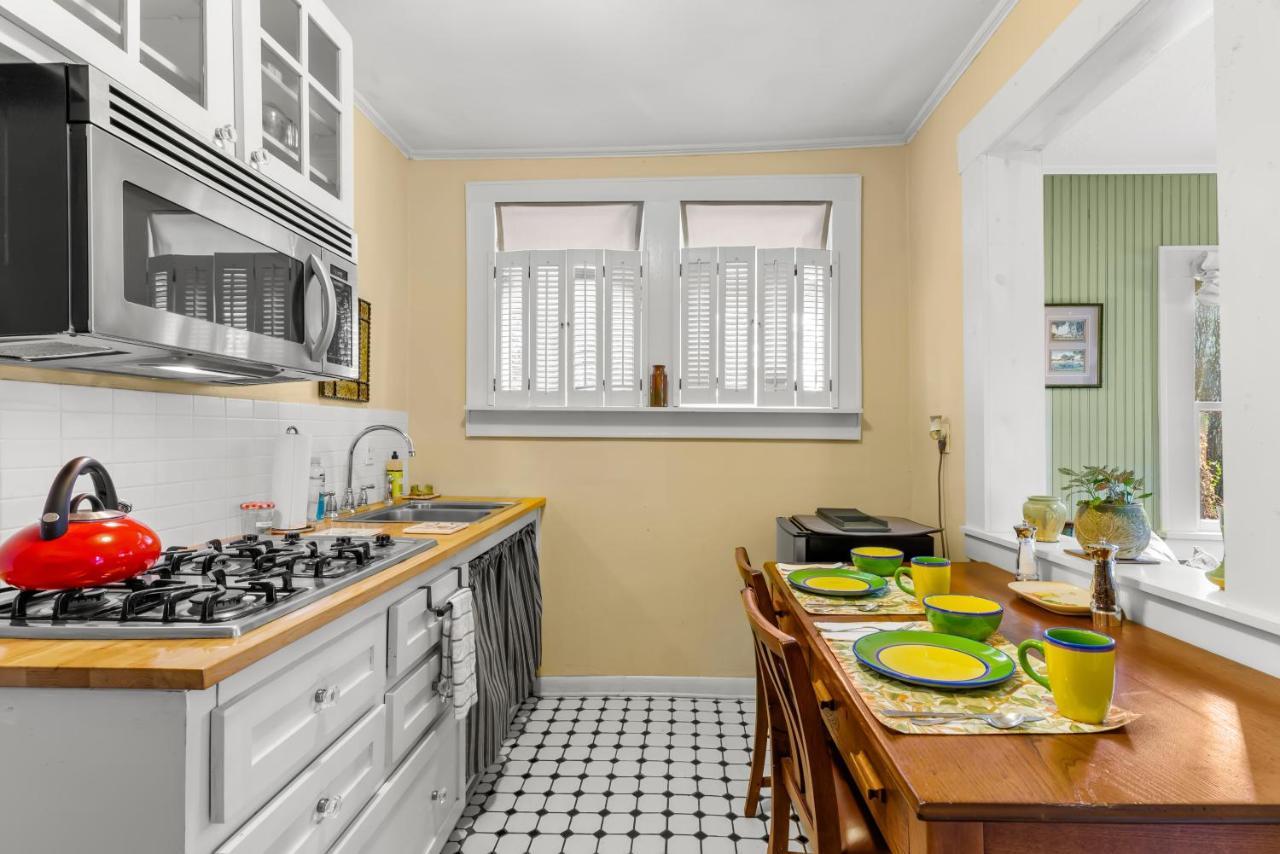 Charming 1923 Cottage At Erehwon Retreat Tampa Exterior foto