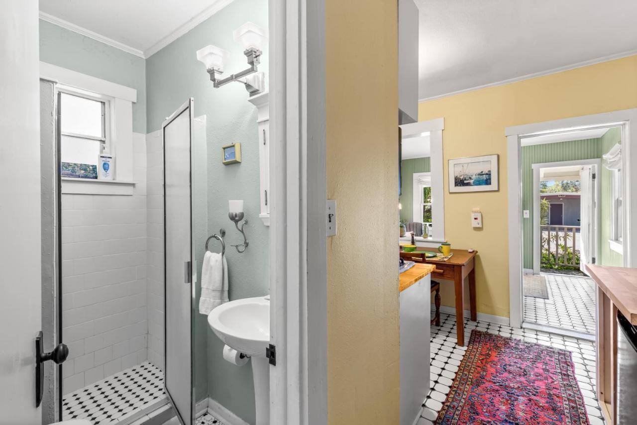 Charming 1923 Cottage At Erehwon Retreat Tampa Exterior foto