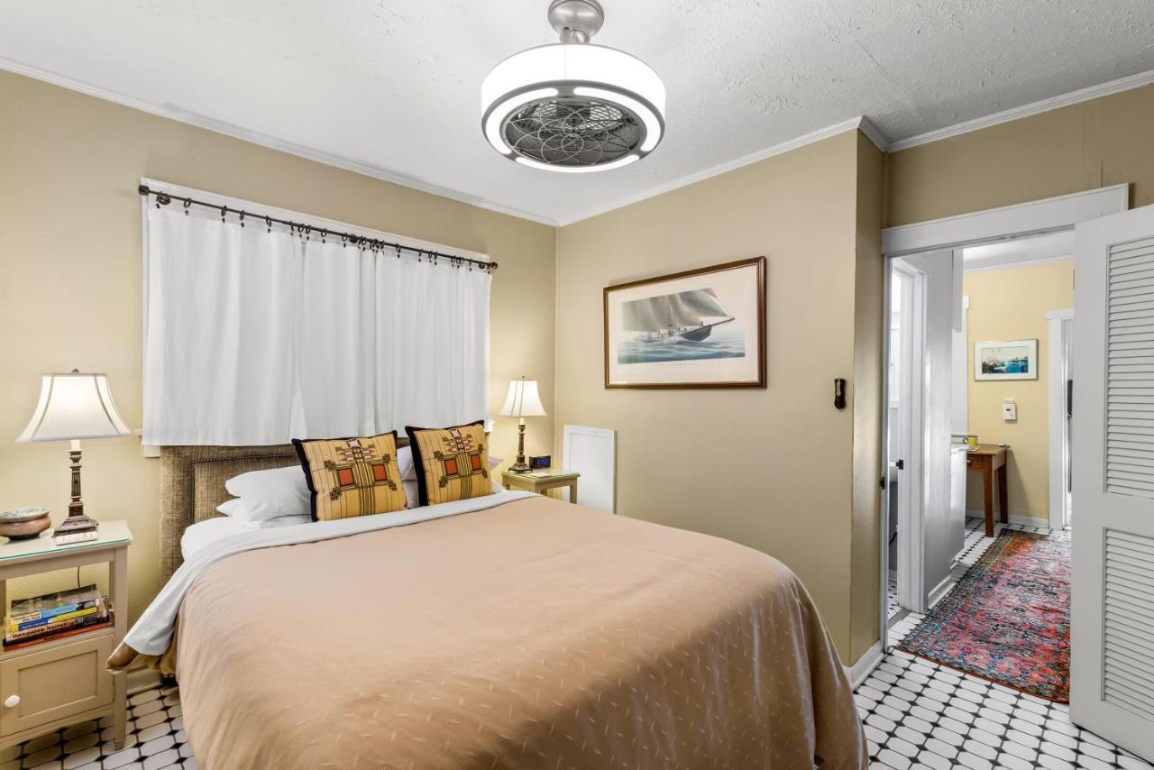 Charming 1923 Cottage At Erehwon Retreat Tampa Exterior foto